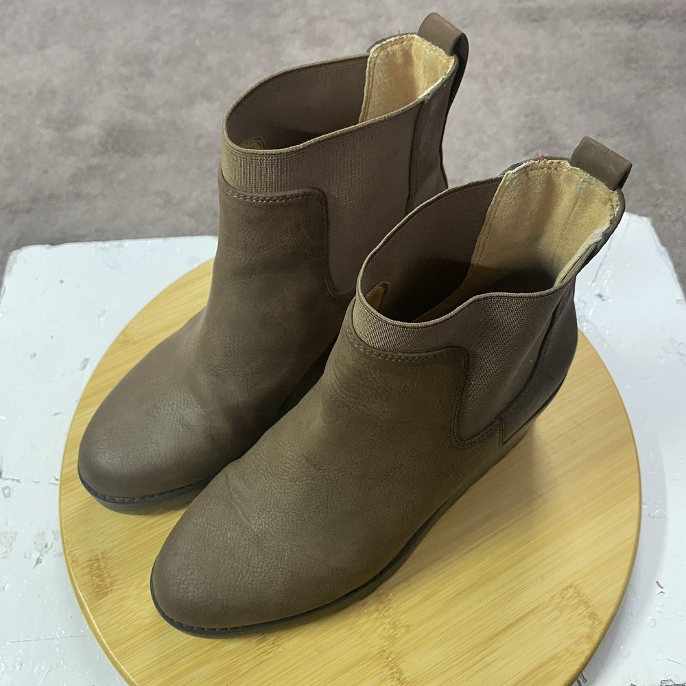 Crown Vintage Women's Brown Wedge‎ Chelsea Ankle Boot, Size 6 M